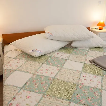 Guest house Pezelj 4*