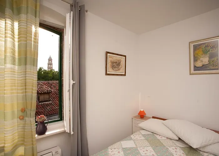 ルームズ スプリット ペゼリ 4*