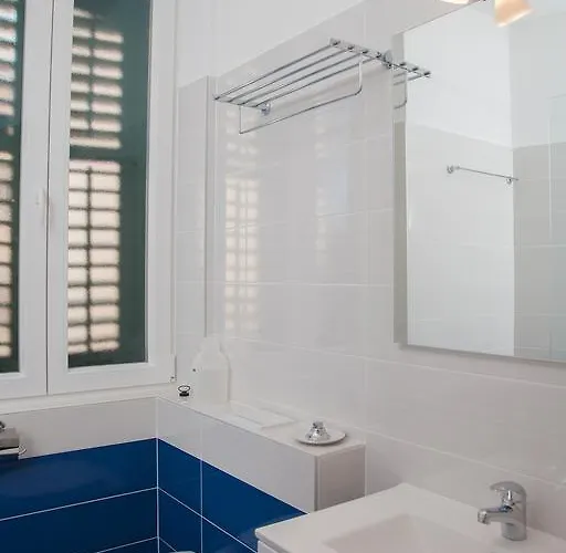 ルームズ スプリット ペゼリ ゲストハウス 4*